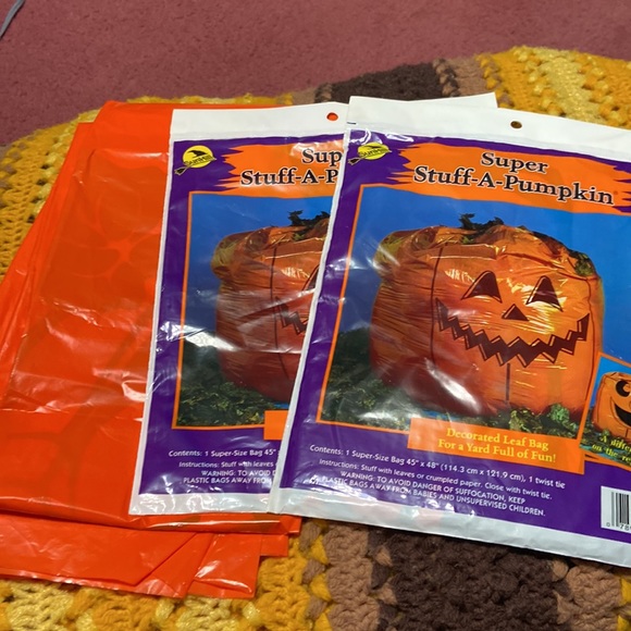 Stuff -a- Pumpkin Halloween leaf bags/lawn decor set of 3 bags - Picture 4 of 5
